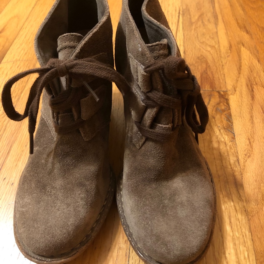 New Clarks Genuine Suede Leather Ankle Boots-Size 5